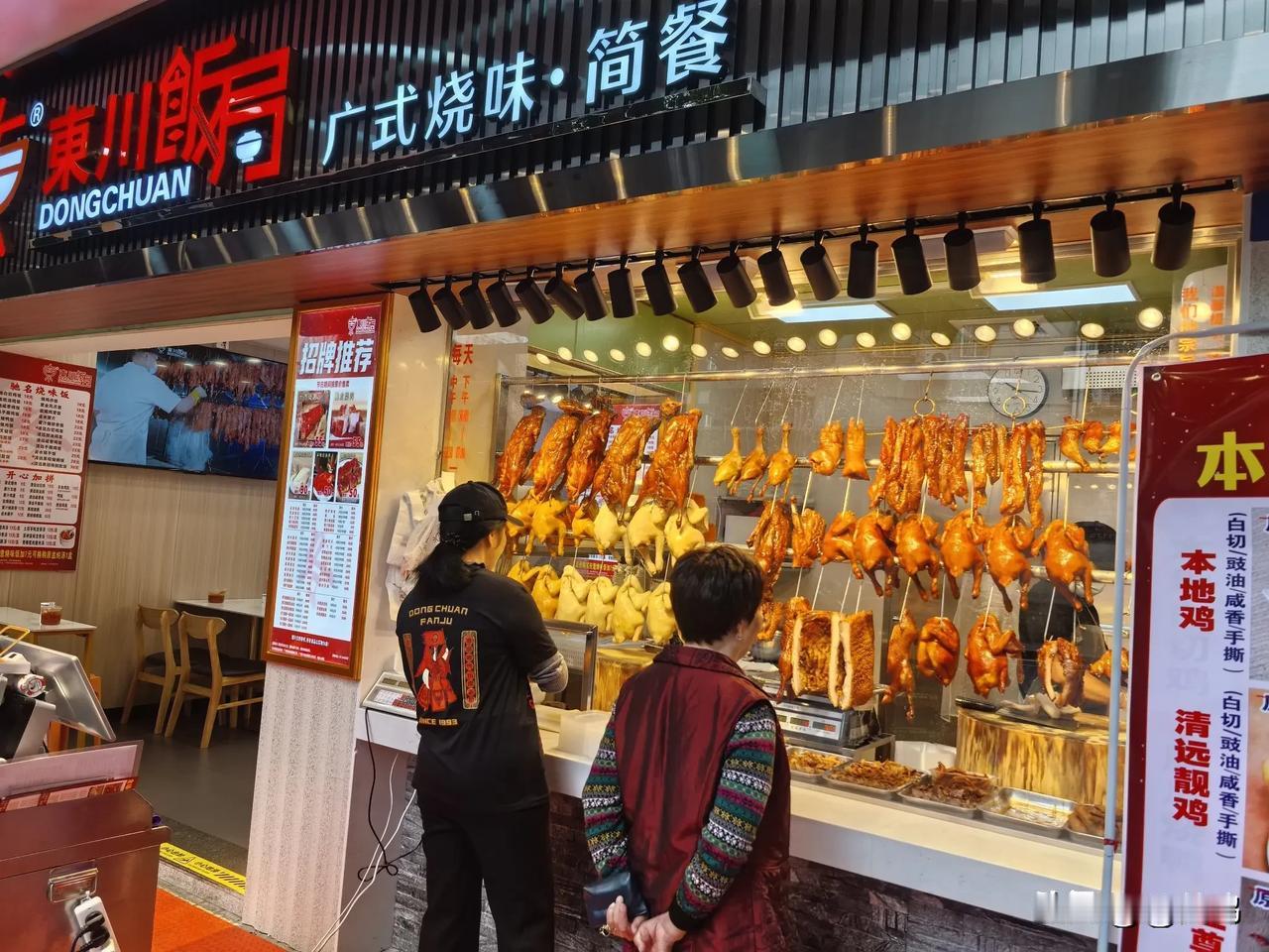 【人生恰似烧味，尝遍酸甜苦辣咸】人生似岭南街头新鲜出炉的烧味，五味杂陈中蕴含独特