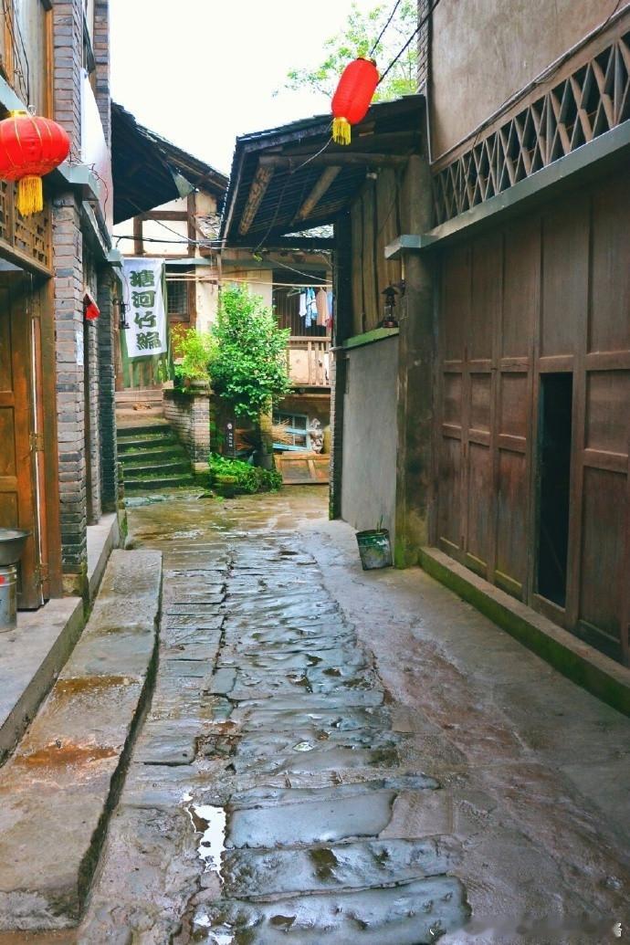 在重庆江津，有一个静谧的地方——塘河古镇。这里没有城市的嘈杂，清静之中又有几分超
