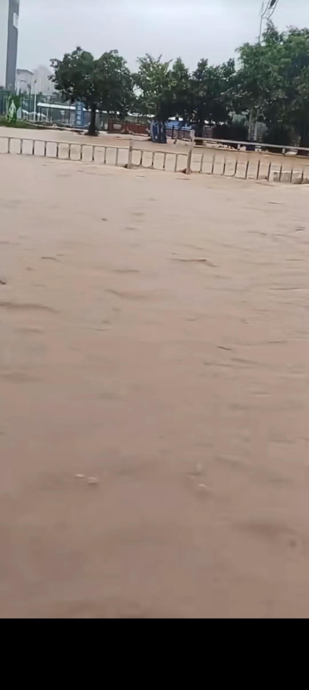 洪灾预警 暴雨过后⛈ 洪水来临时的应对措施 淹水 车辆涉水行驶