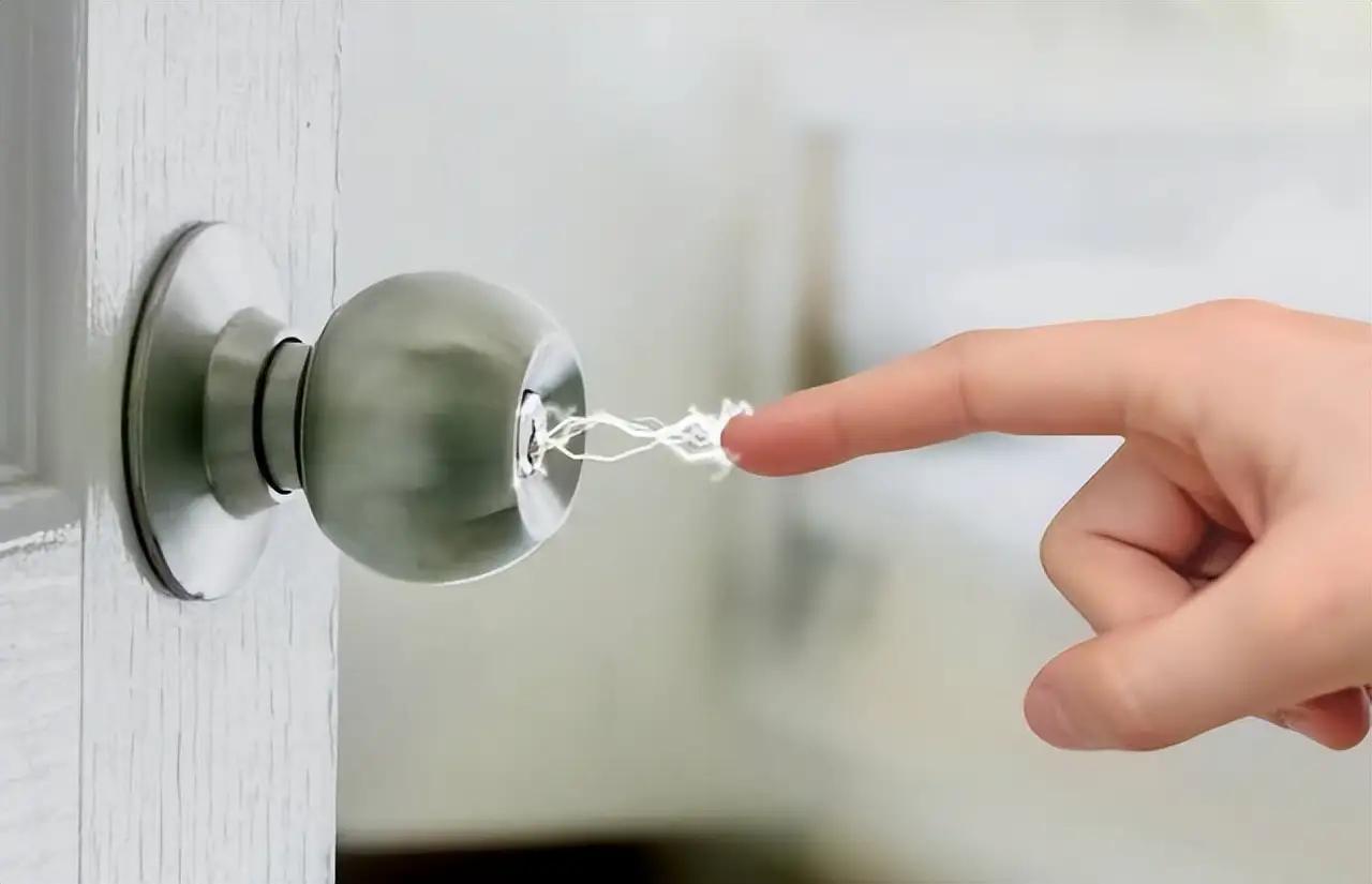 秋冬防静电｜应急+日常妙招[给力][微风]
 
1. 环境增湿：加湿器开至50%