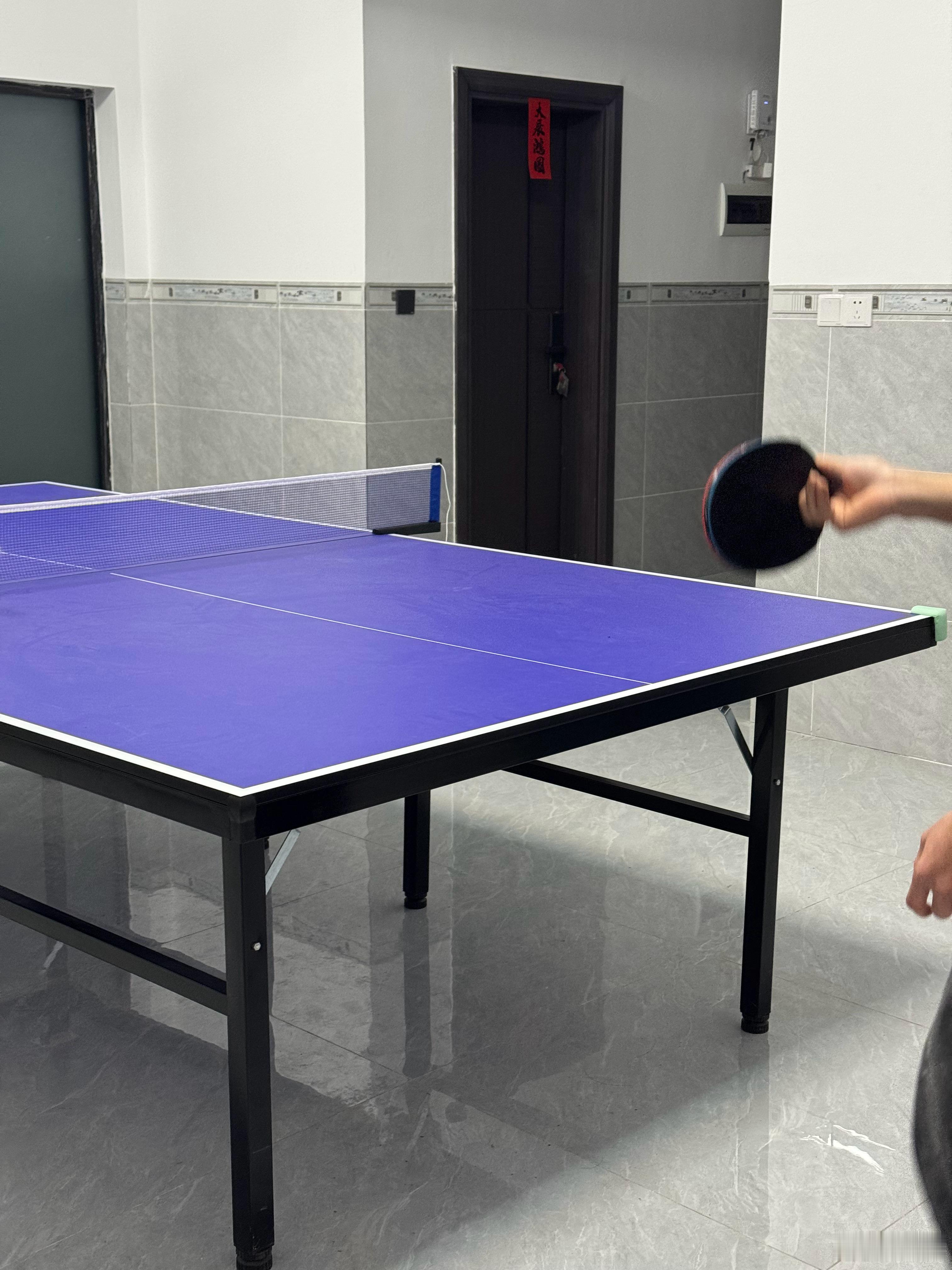 今天是运动日，打完羽毛球打乒乓球，才发现乒乓球打起来还是要点技术的，几乎接不到球