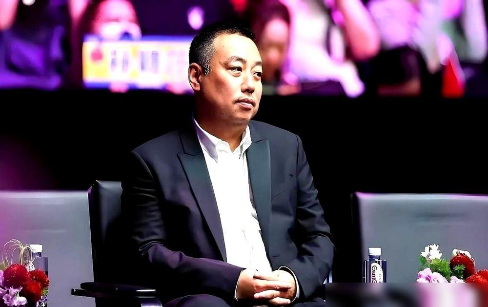 好多人还在那儿瞎琢磨，刘国梁为啥不当乒协主席了？
​
我跟你说，根儿上就想错了。