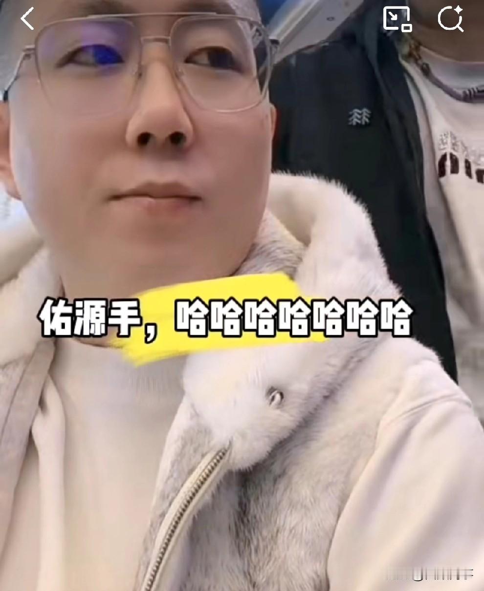 王小源解释为什么叫“源佑手”！

       跟天佑坐到一起后瞬间光芒被压制，