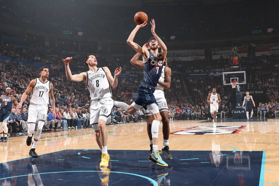 NBA常规赛卫冕冠军雷霆主场对阵篮网，篮网背靠背第二场，雷霆105-86战胜篮网