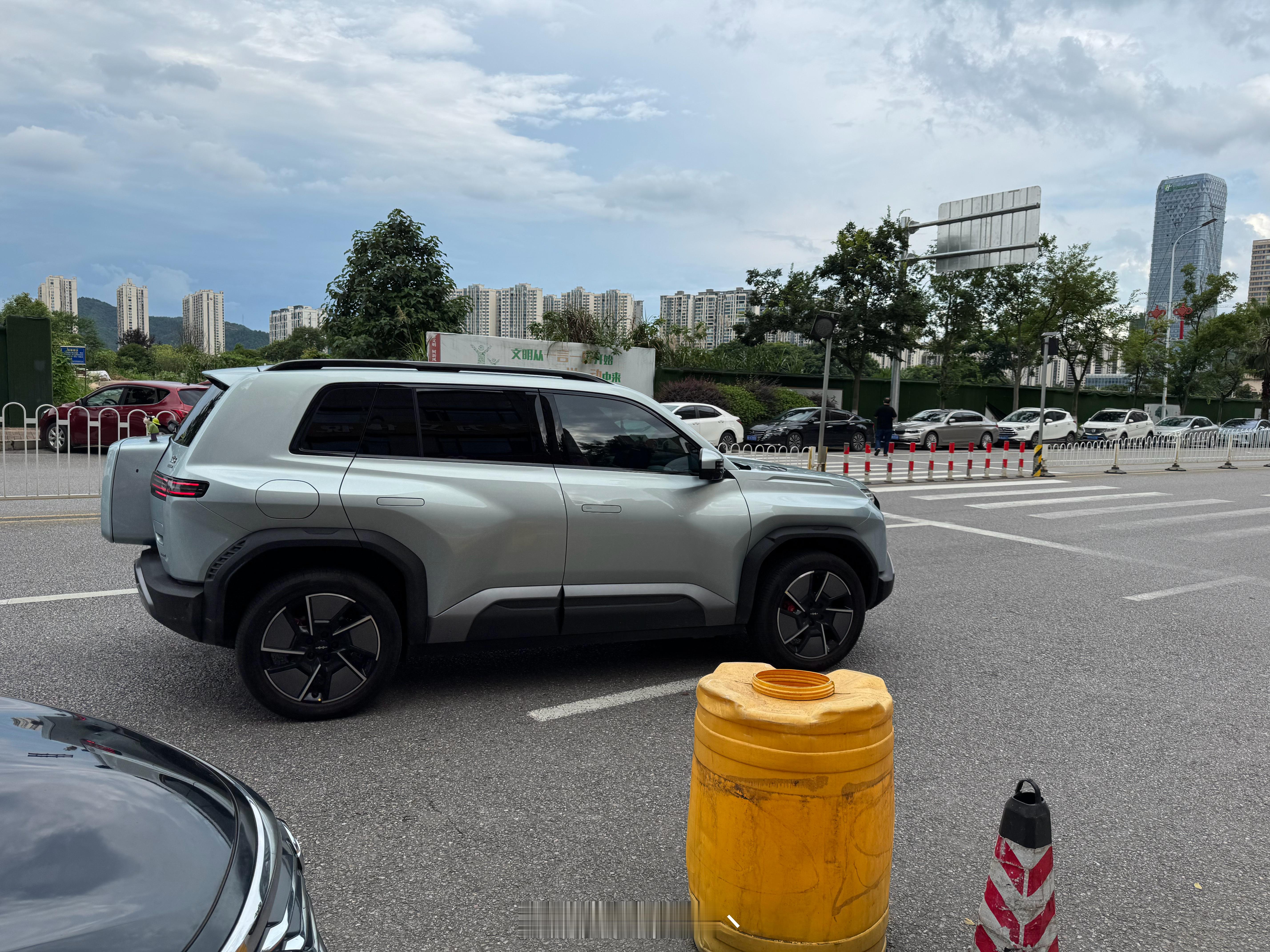 我们这小县城都有方程豹钛3了，看来卖的是真好。 ​​​