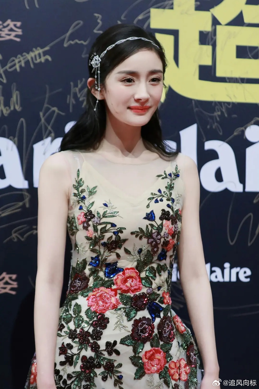 天呐 好早 感觉那时候杨幂还有点肉嘟嘟的婴儿肥 