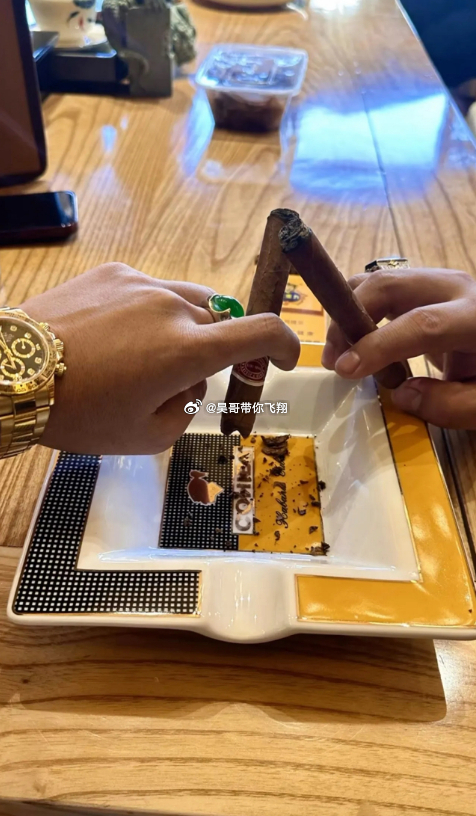 周末回公司复盘，是咱为盘内伙伴的坚守，是与本周交易一次深度的对话。褪去工作日的交