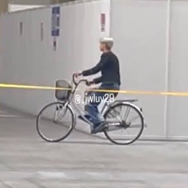 【🐈⬛】一粒咪就这样哐啷哐啷地跟妈妈说拜拜©️ehiiiiiiiijj 