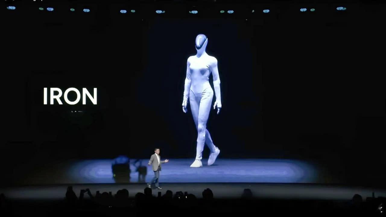 【小鹏机器人惊艳亮相，震撼全场】（福克斯）小鹏汽车近日发布了其新一代人形机器人“