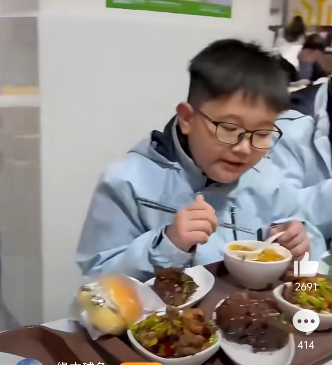 印度网友被中国小学生午餐震惊一般中小学食堂能吃这么好吗