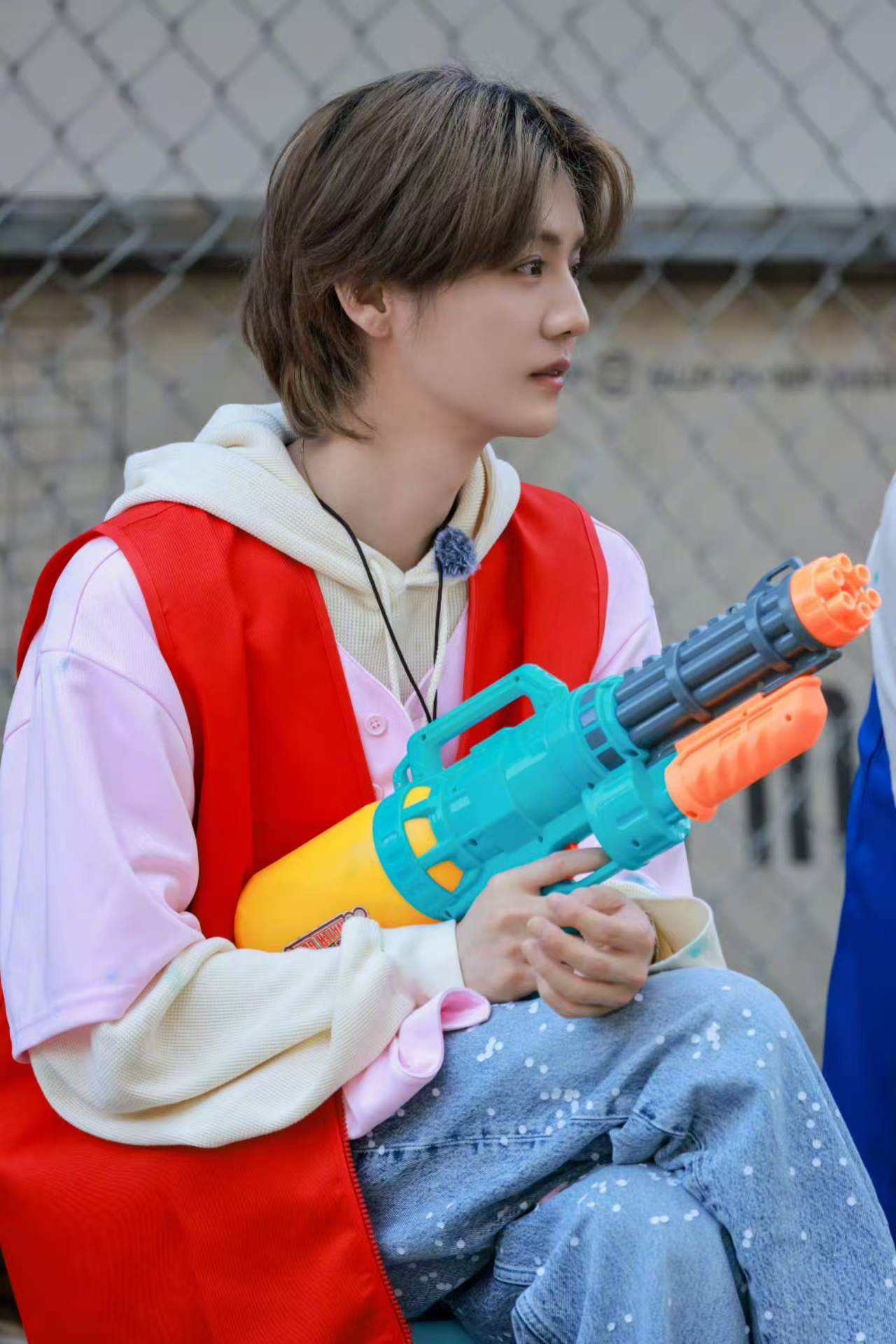 鹿晗穿都不时尚哈哈哈哈哈 五哈的紧身秋衣确实离谱，奇怪的版型让马頔羞耻到不自在，