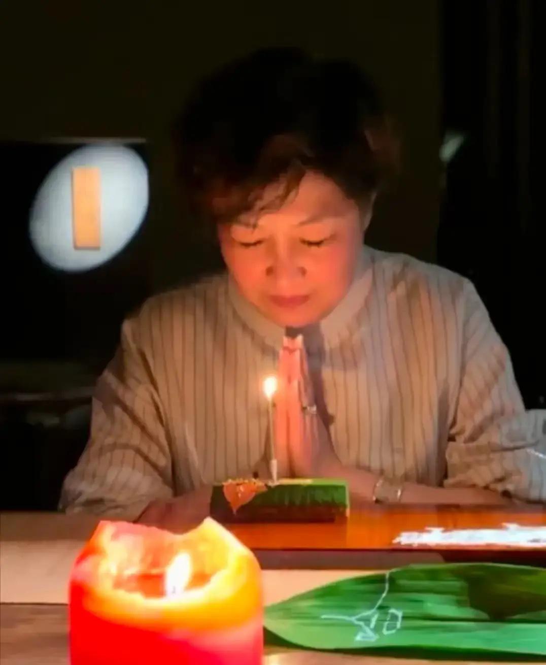 57岁哈文，突然发文！

哈文戴婚戒庆生：真正的深情，是把思念过成日常

刷到哈