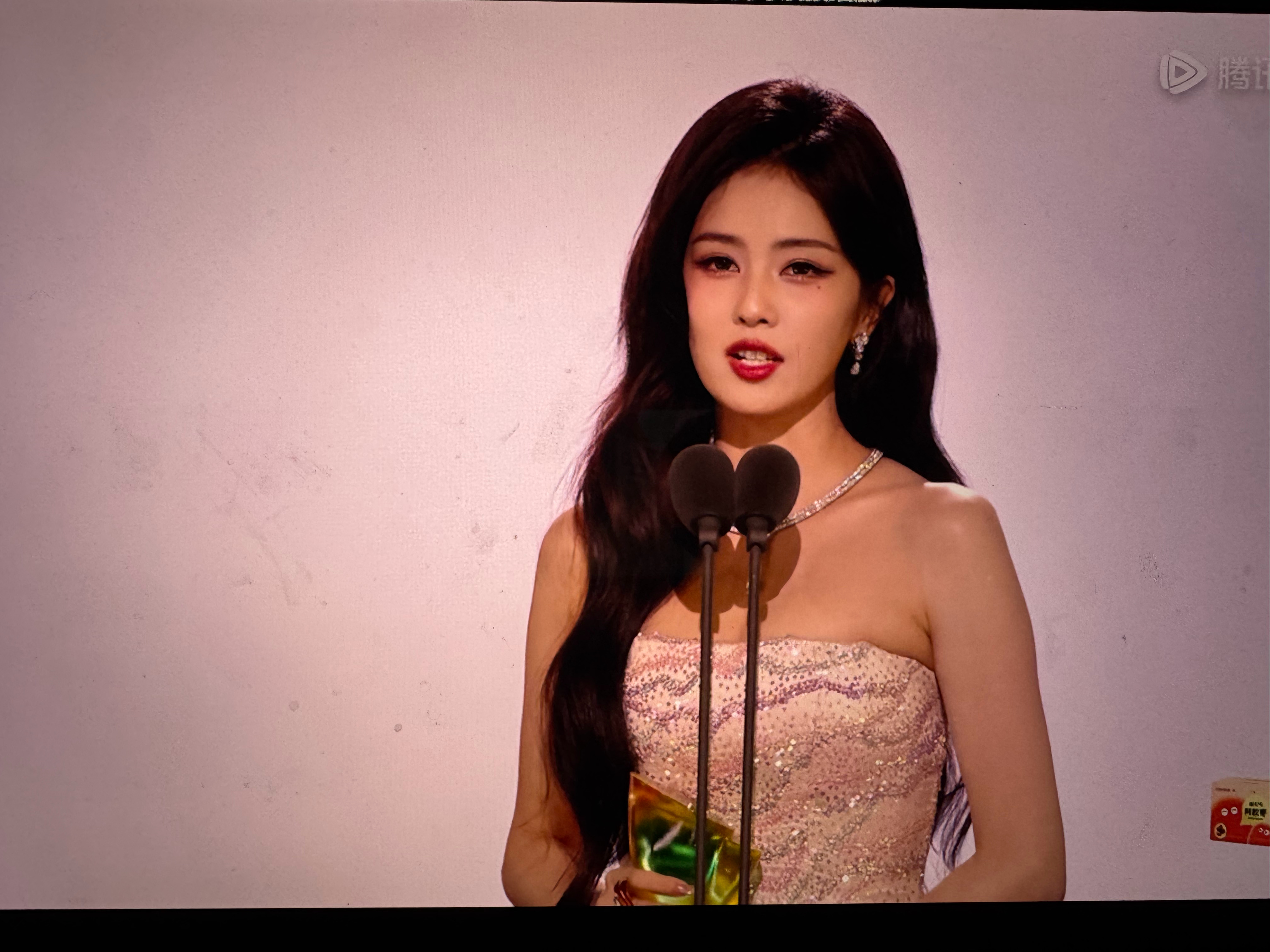 恭喜白鹿！星光大赏年度号召力艺人！时隔八年重回星光大赏