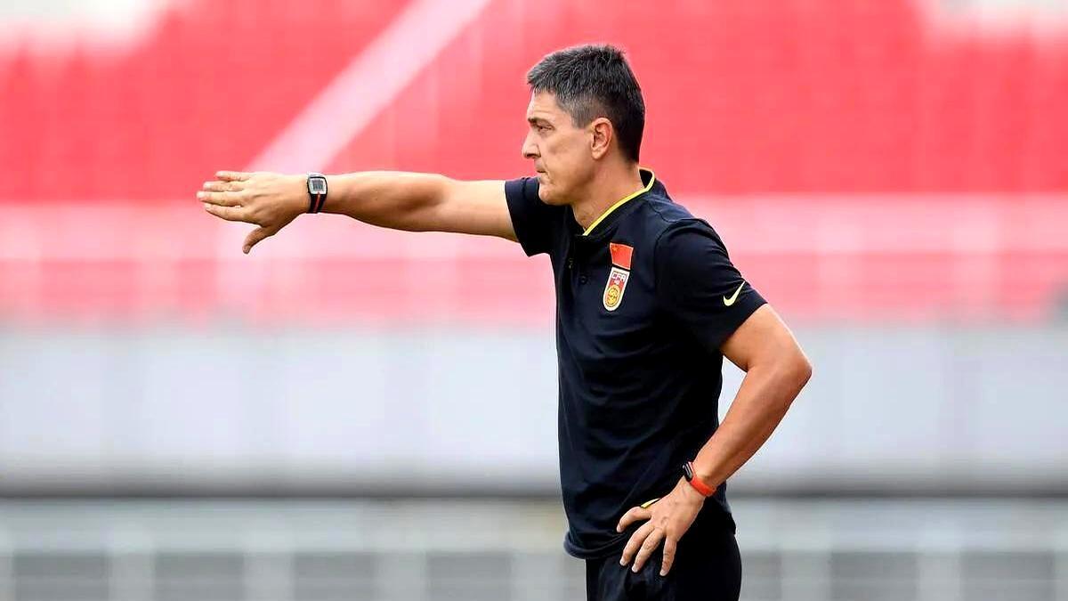 周六晚，U23亚洲杯决赛，中国踢日本。
 
别眨眼，这是04年亚洲杯后中国男足第