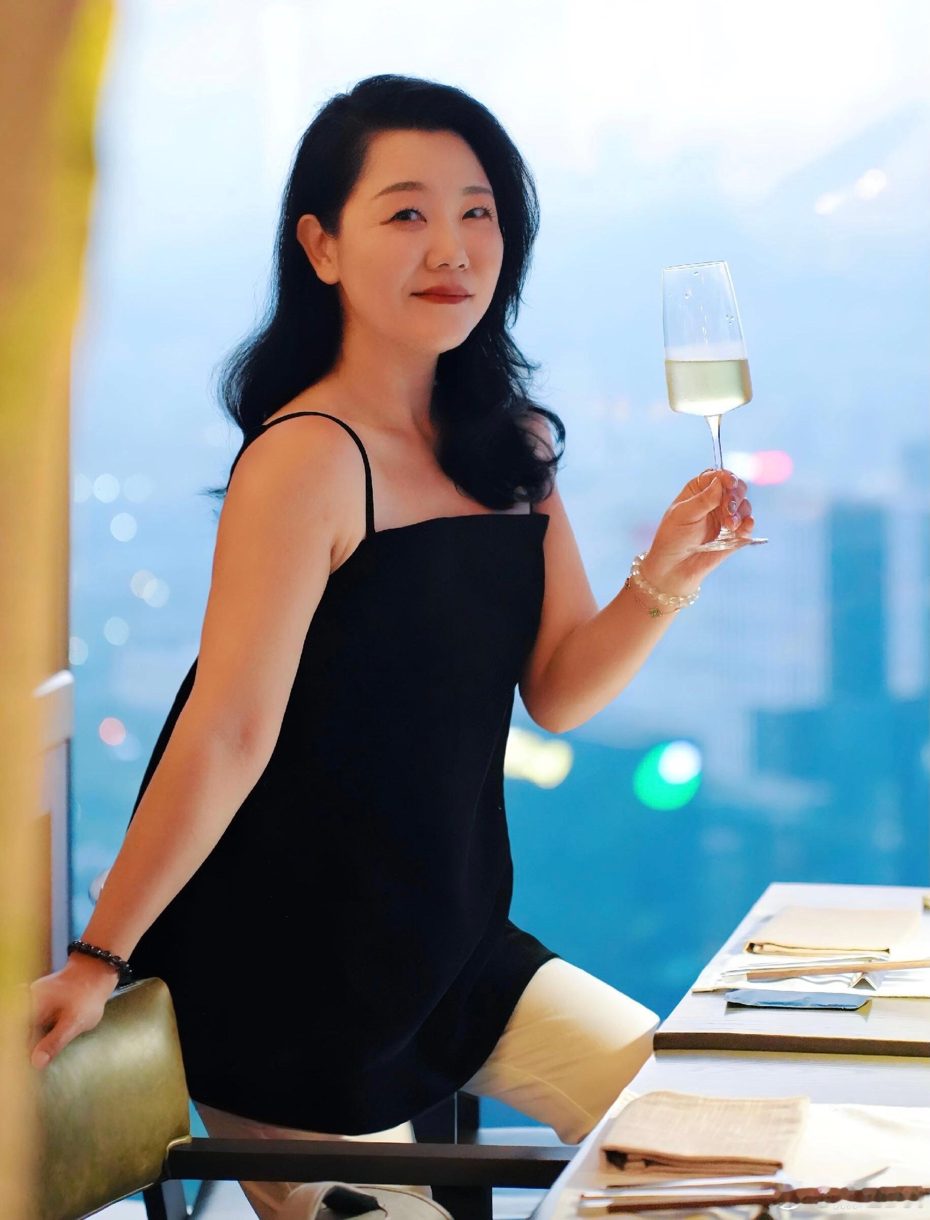 风韵气质老板娘 ​​​