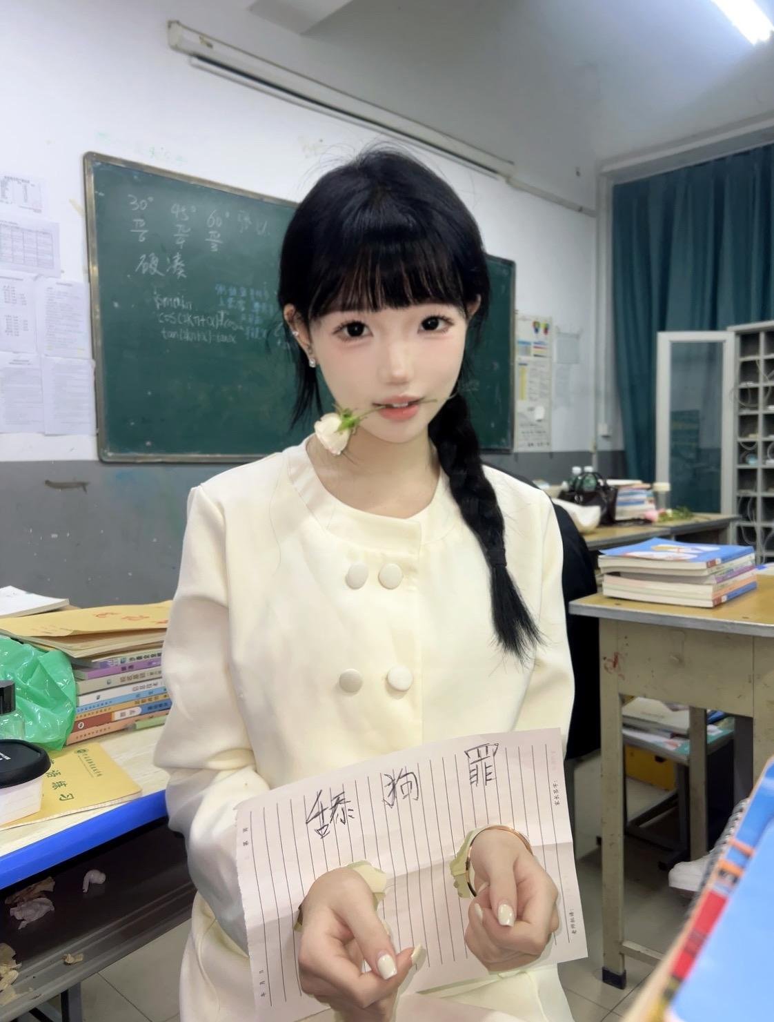 对不起 现在风声太紧了 我被抓进去了 等我出来继续舔你