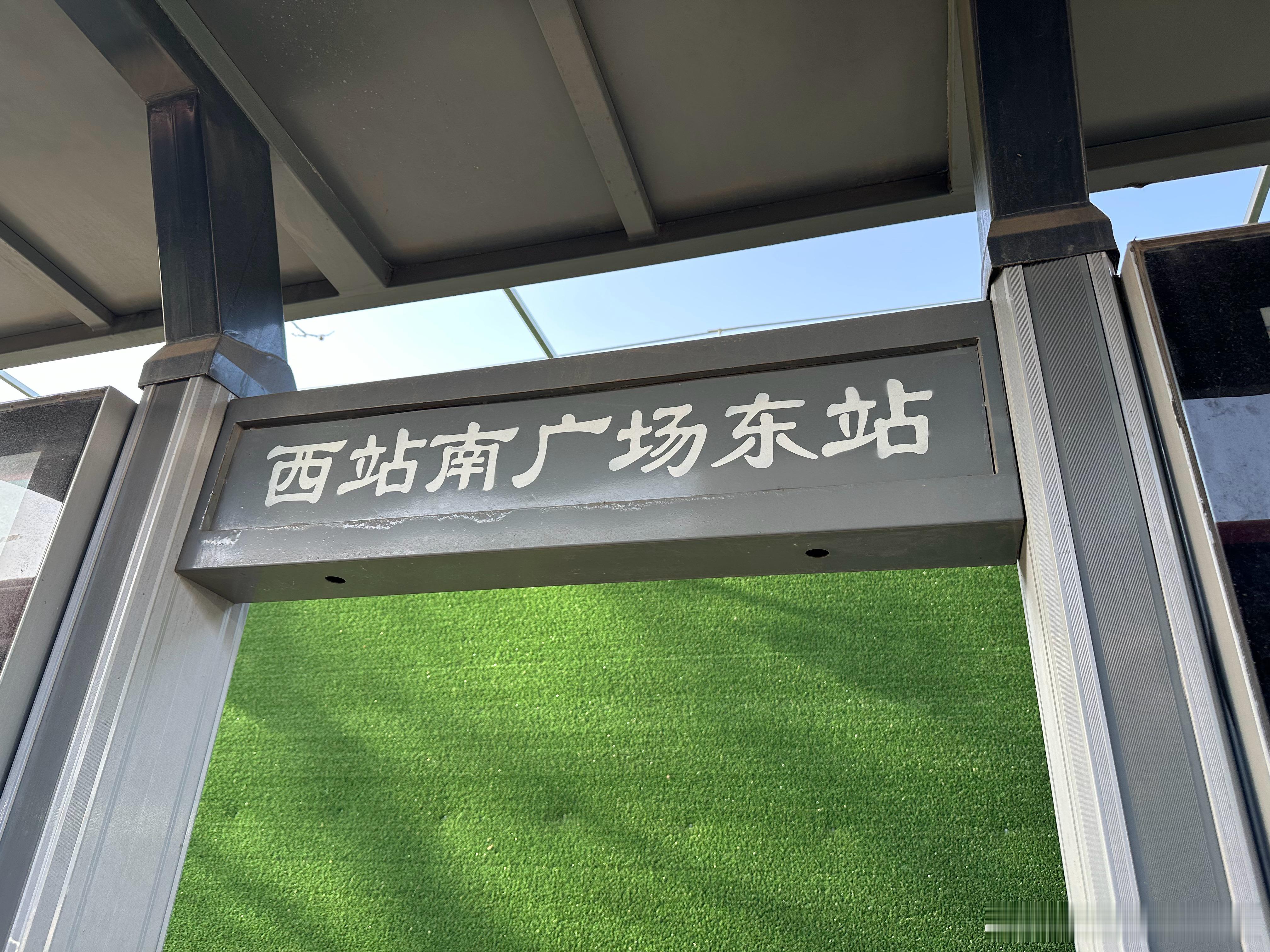 问、在哪儿呢？答案是一张图⬇️⬇️瞬间默念“上北下南左西右东”，且，毫无帮助。天