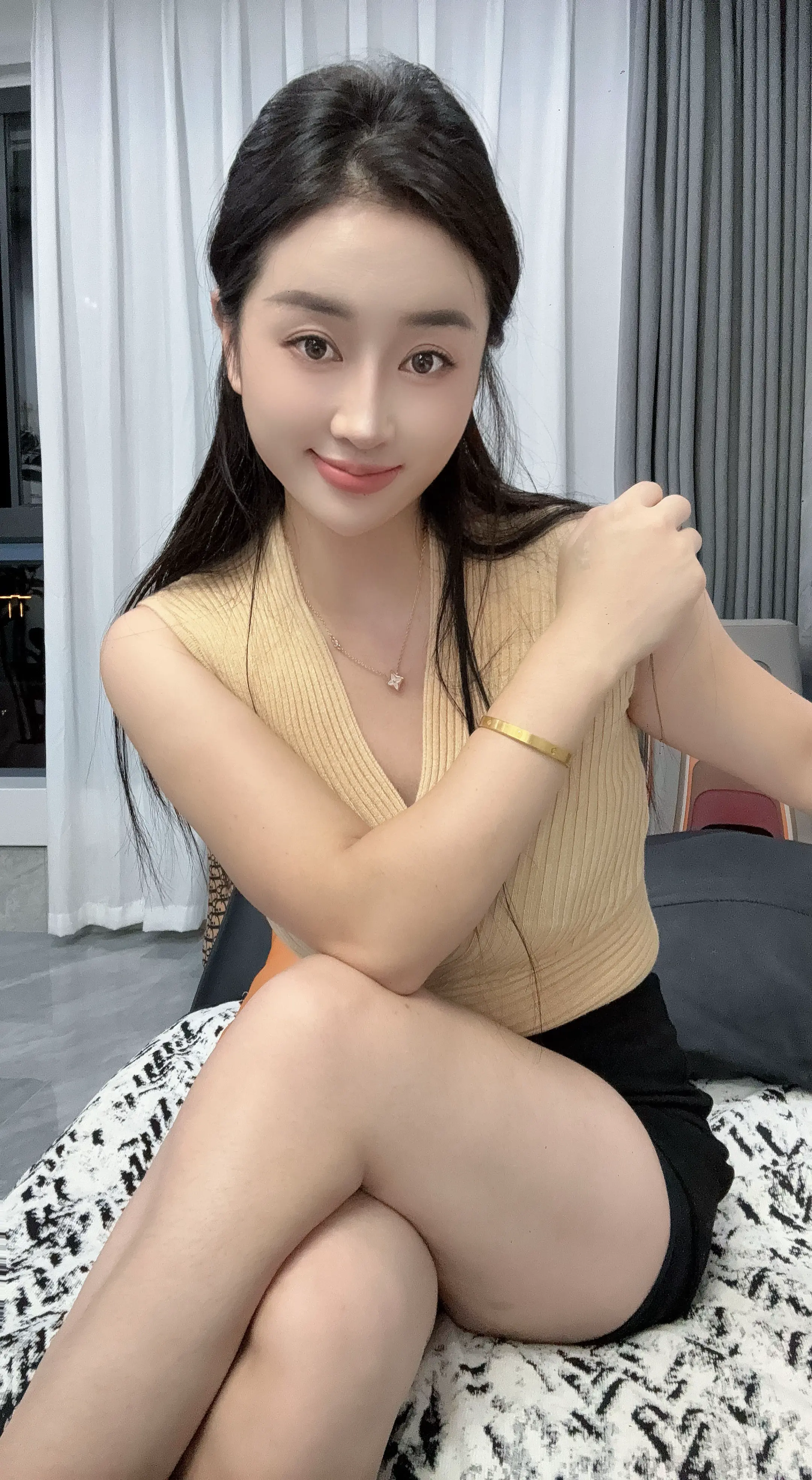 每个强势的女人最开始都是温柔的，只是她遇见的人耗尽了她所有的温柔。