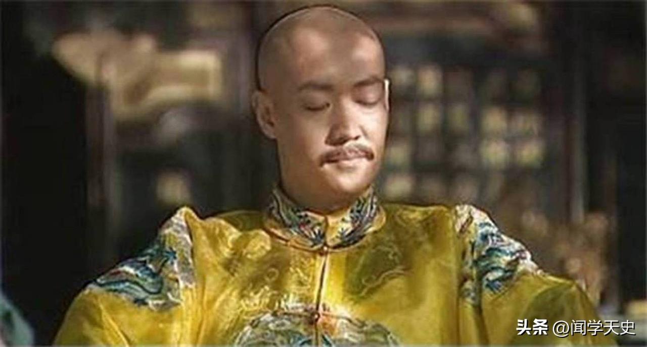 嘉庆称帝后,为什么不留着和珅?

嘉庆恨和珅，恨得牙痒痒，不是一天两天了。早在他