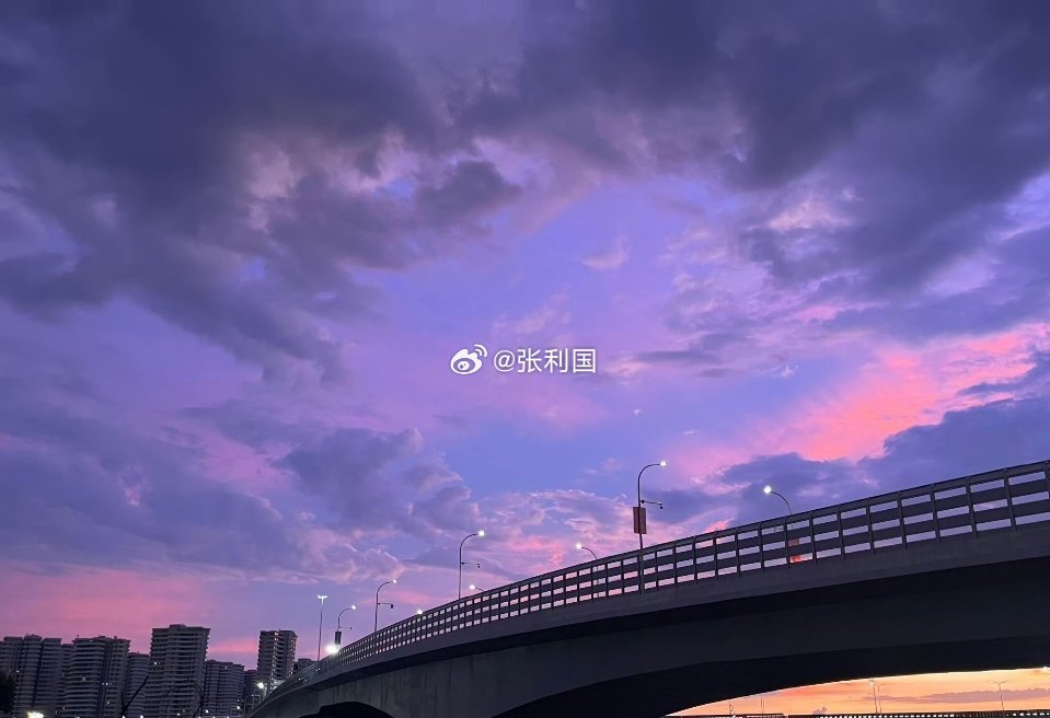 “在你困难的时候，有人能借给你钱，解你燃眉之急，这是大恩，事后，无论如何，别人让