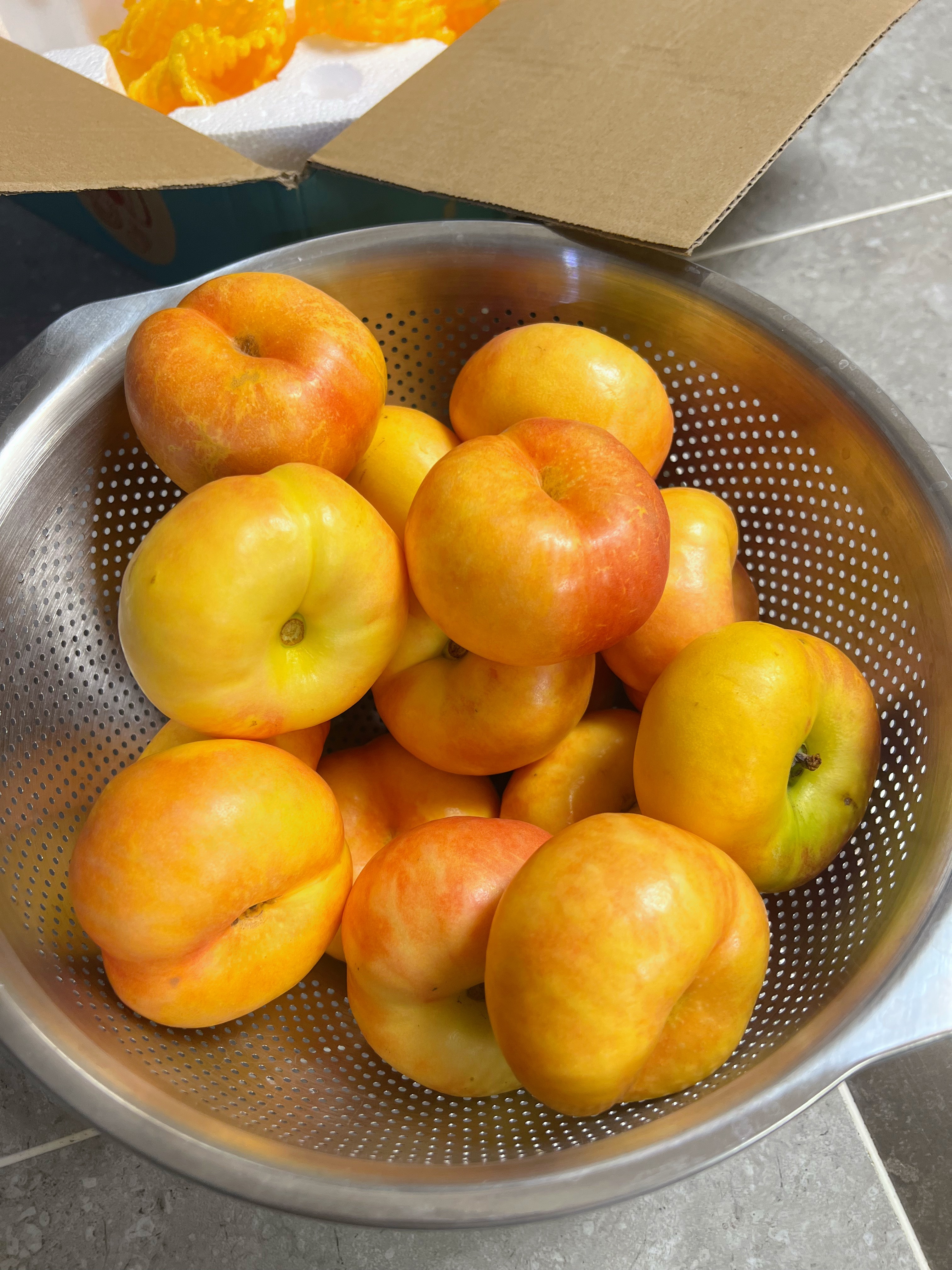 这是我吃过得最好吃的🍑啦 去年吃了好久今年终于等到它成熟桃子
