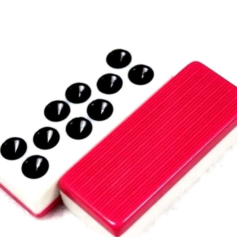 天牌、地牌、人牌，还有个霸气侧漏的“至尊宝”。
听着跟武林秘籍似的吧？
其实，这