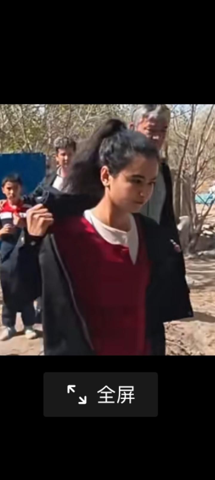 这个新疆女辅警不转正说不过去，有些政策不能一刀切。
从40公分井口下去到达40米