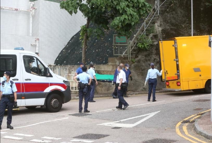 今日（13日）下午3时许，香港一名39岁姓陈的休班女警倒卧薄扶林金粟街及域多利道