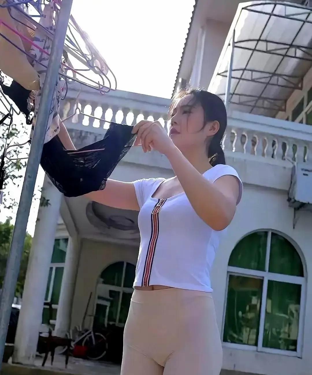 刷到一条帖子说微胖女孩别穿肉色短裤，显胖又尴尬，评论区一堆附和，我那个本来就嫌自