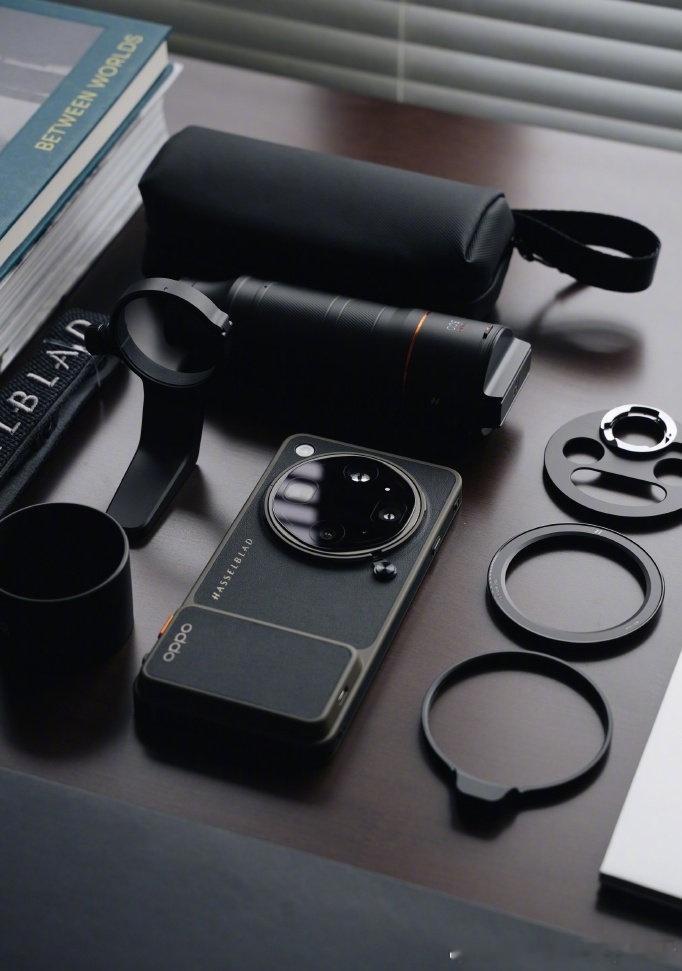 不是，我说oppo，你这是闹哪样，这是在造手机吗？🤔这不是在造一台相机吗。。。