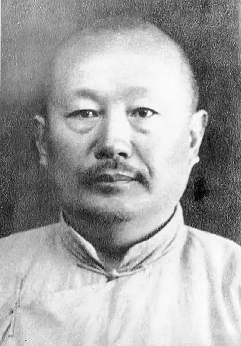 1928年，蒋介石急令范石生逮捕朱德。谁料，范石生却当着朱德、陈毅的面，把告密者