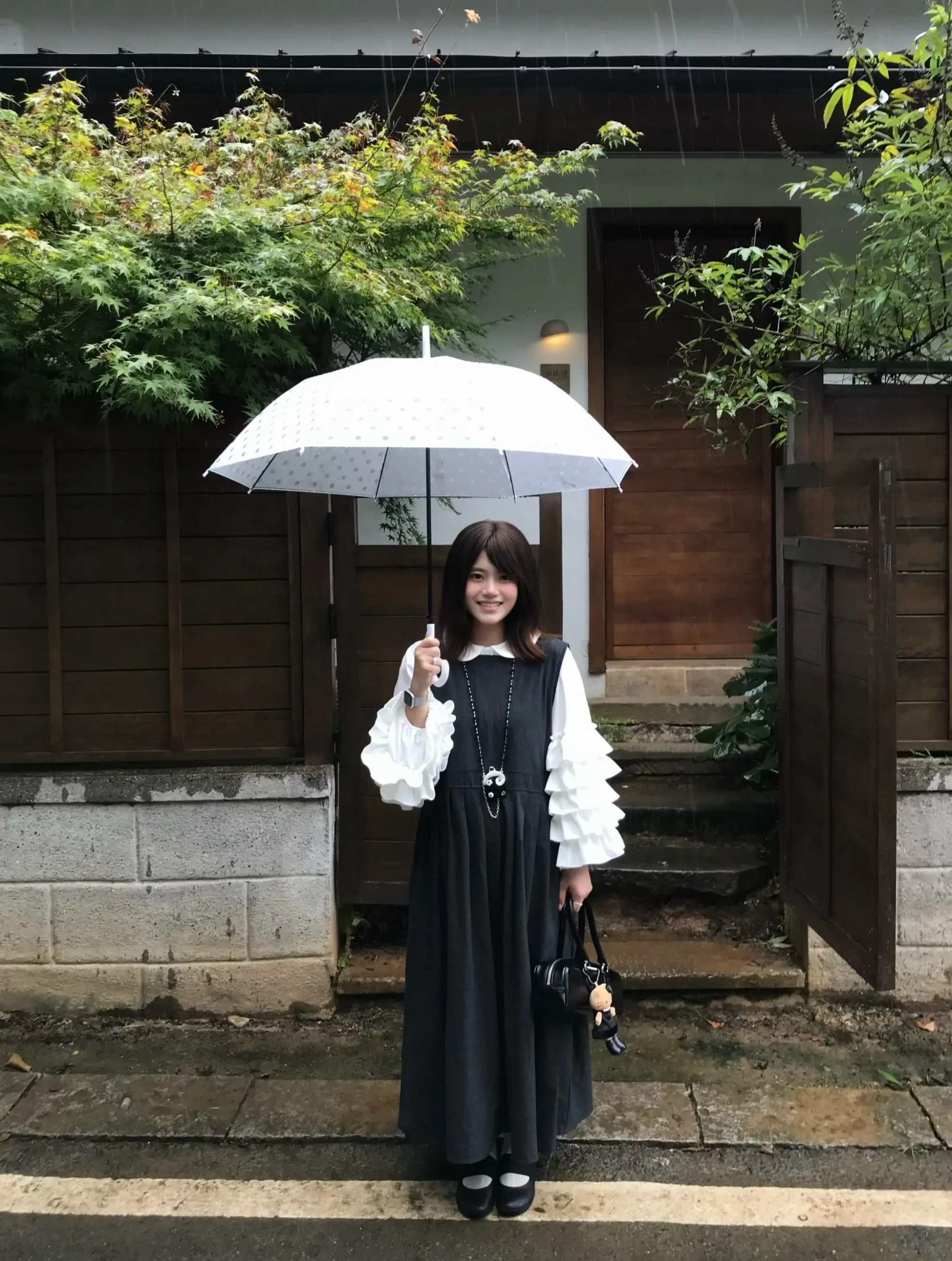 也许思念 是潮湿的木质香。