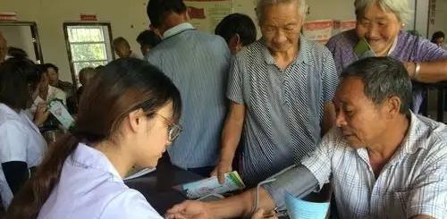 发现一个奇怪现象：乡镇卫生院除了没有病人，真的其他什么都有？三层新楼、科室牌子、