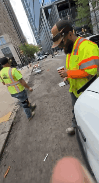 费城的建筑工人在向怀特喷垃圾话😭

“DERRICK WHITE, YOU G