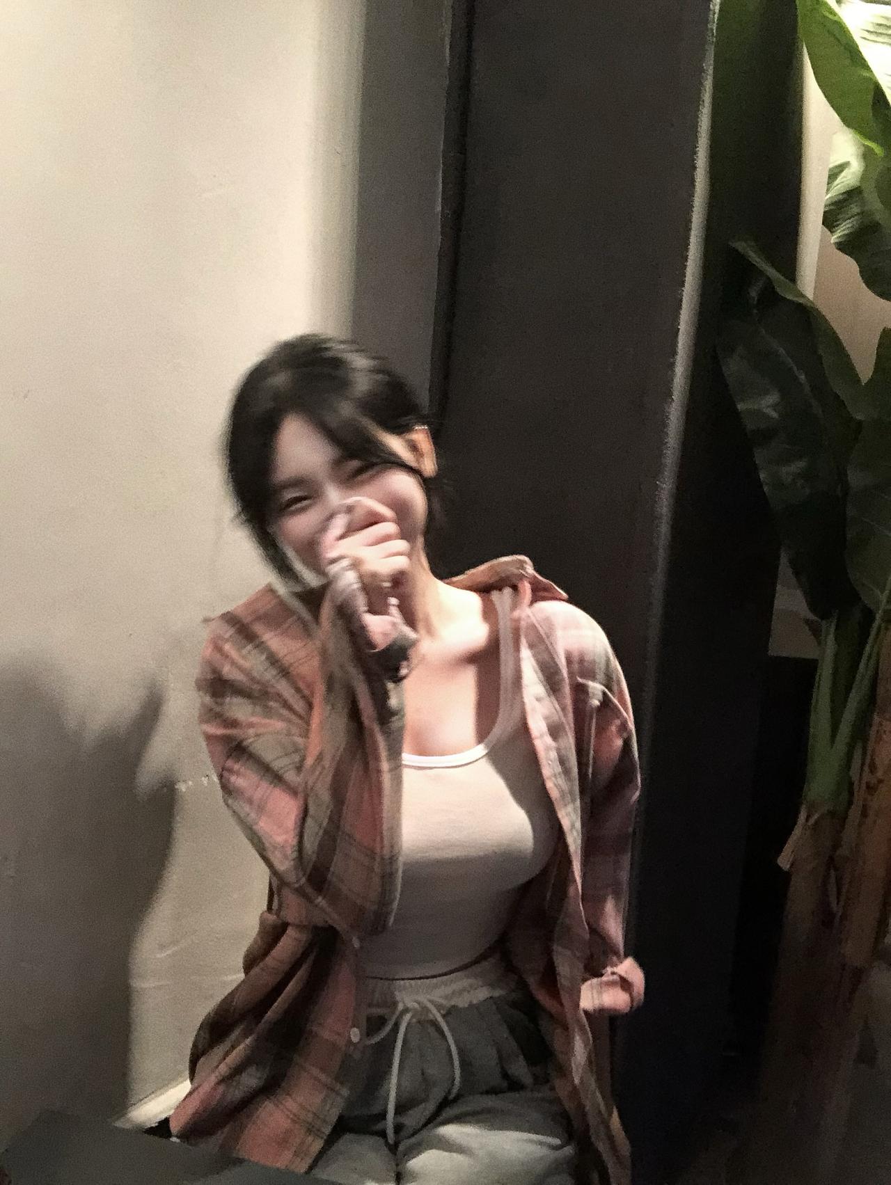 笑语盈盈暗香来，似曾相识燕归来。