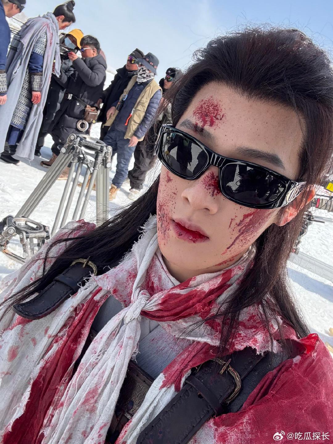 李昀锐战损妆自拍李昀锐晒出《冰湖重生》花絮照，有种我朋友当演员的赶脚。李昀锐古人