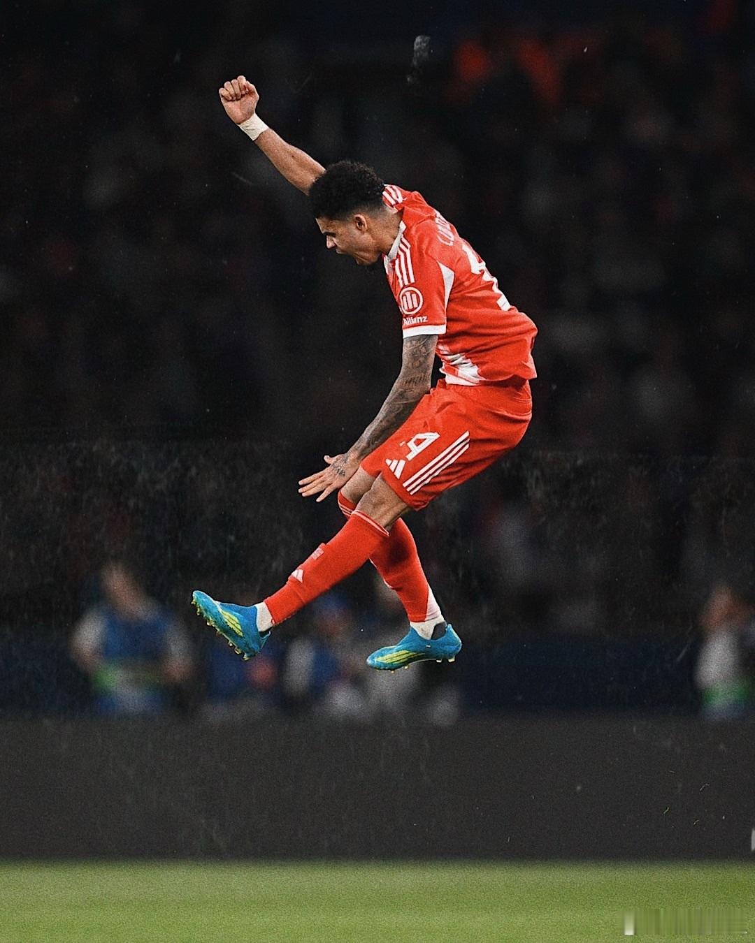 巴黎5比4拜仁创下多项纪录利物浦目瞪口呆？7500万弃将统治全场，独造2球掀翻巴