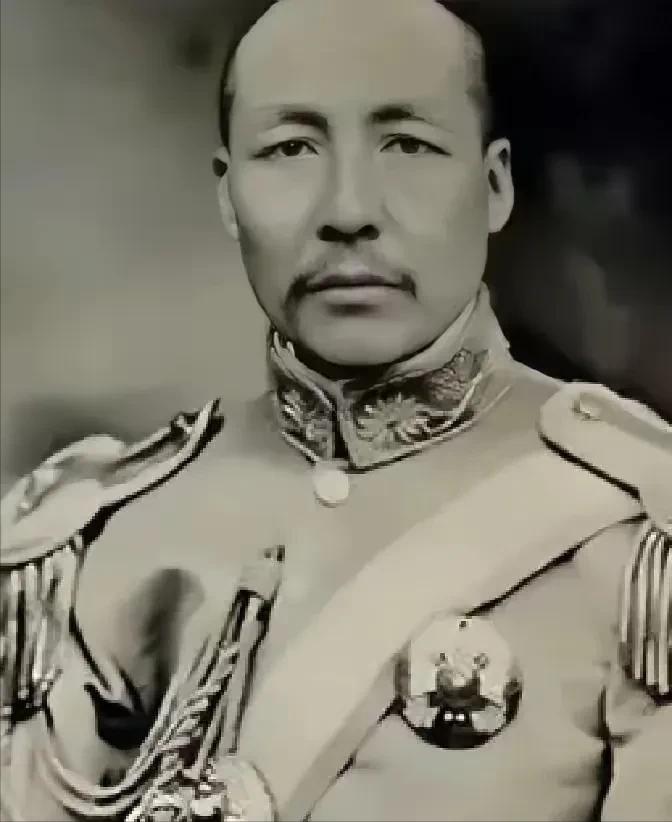 1935年，一名女子走到孙传芳背后，突然掏出手枪，朝着孙传芳连开3枪。第一枪子弹