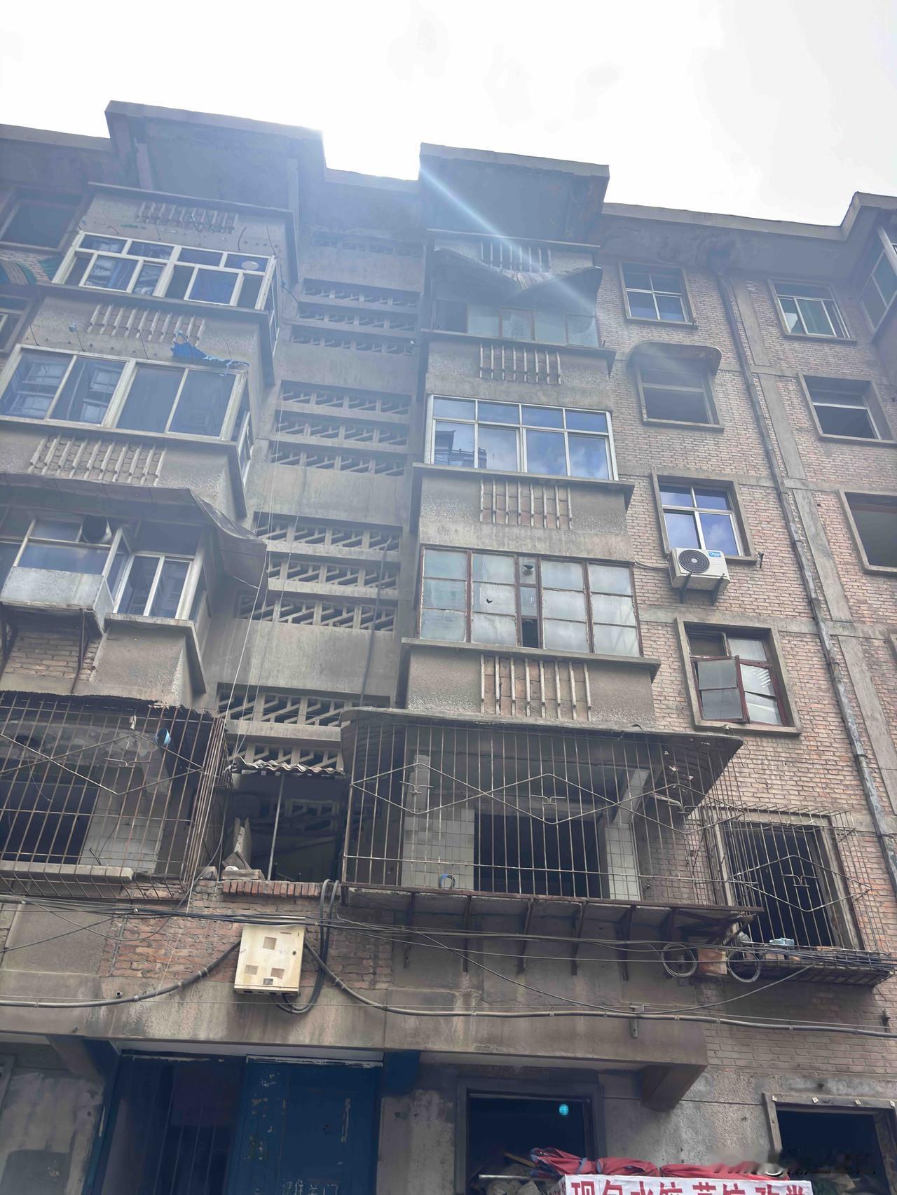 西安农兴路这里，老式居民楼，看着有些年代了，不知道咋规划的，要拆还是改造。拆迁，