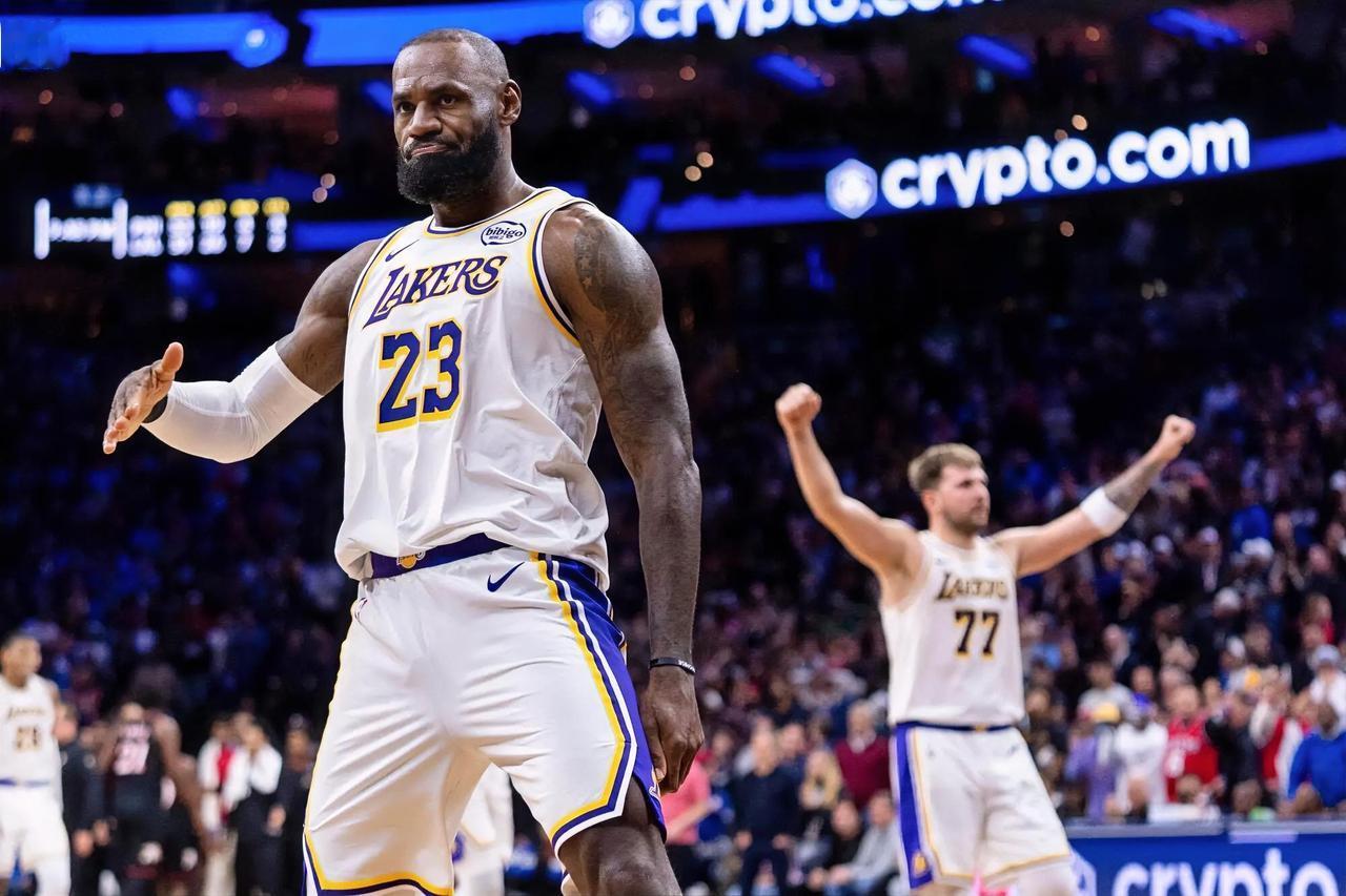 随着湖人120-114险胜灰熊，已经打完了33场比赛！！！
湖人各项数据目前在联