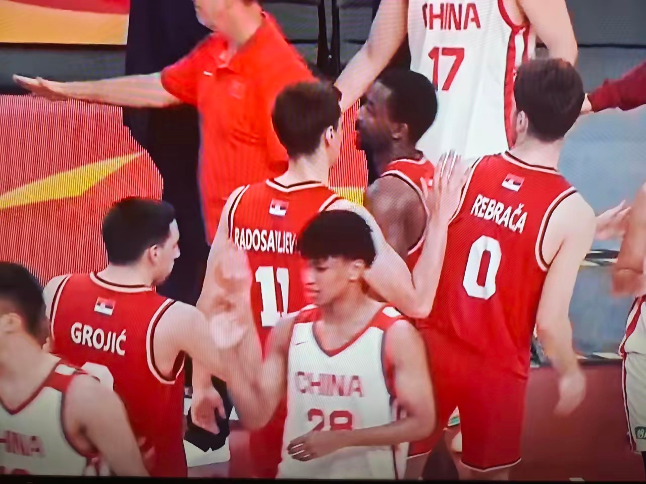 中国男篮vs塞尔维亚FMP82:78！中国男篮战胜塞尔维亚俱乐部队，6人得分上双