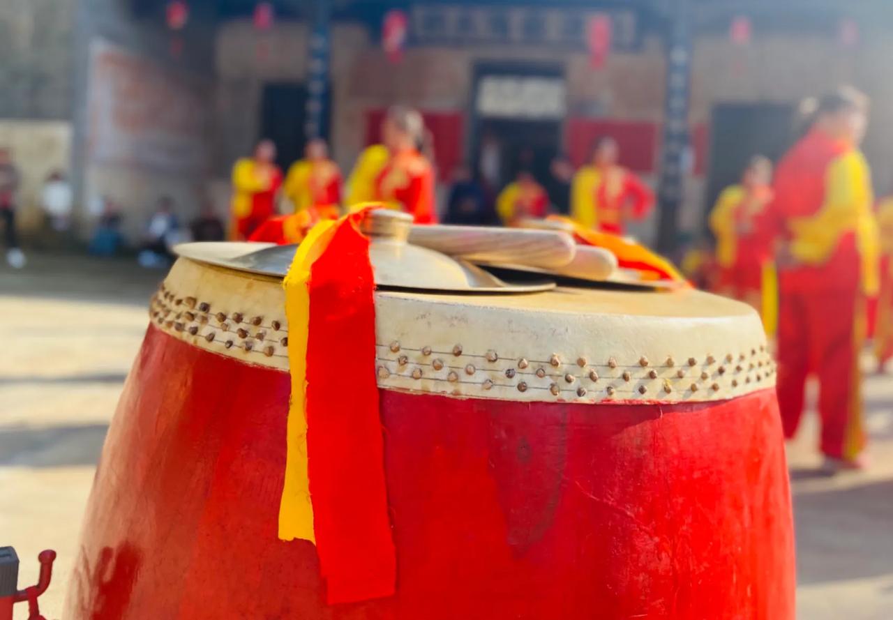 #上联: 岁岁风调雨顺，请赐下联# 年年五谷丰登！