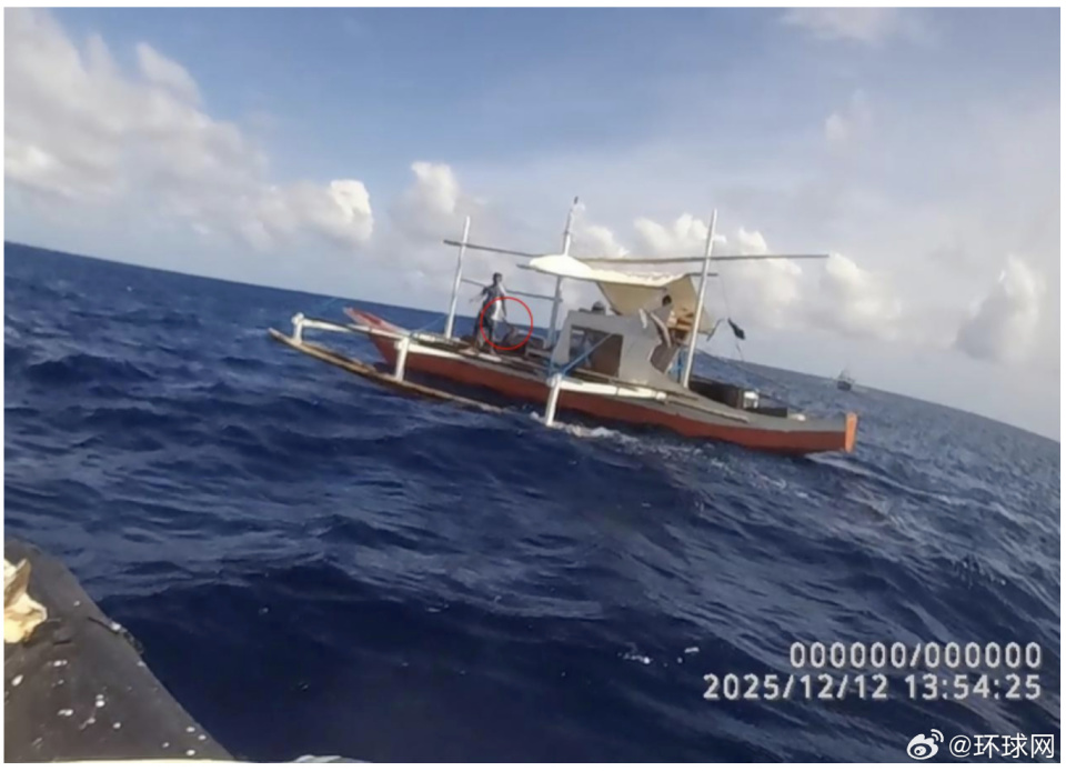 菲方人员持刀威胁中方海警画面公开