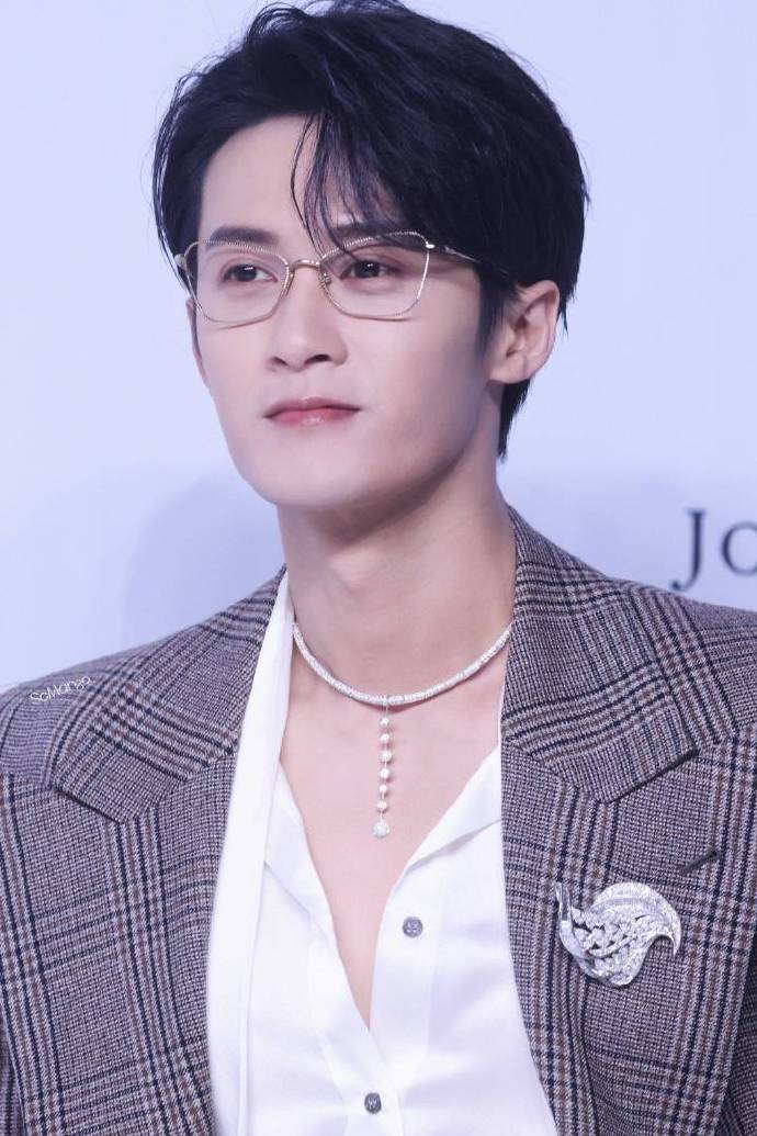 追星BOT 眼镜 衬衣檀健次 好带感的檀健次2023年活动   专栏 · 素材库