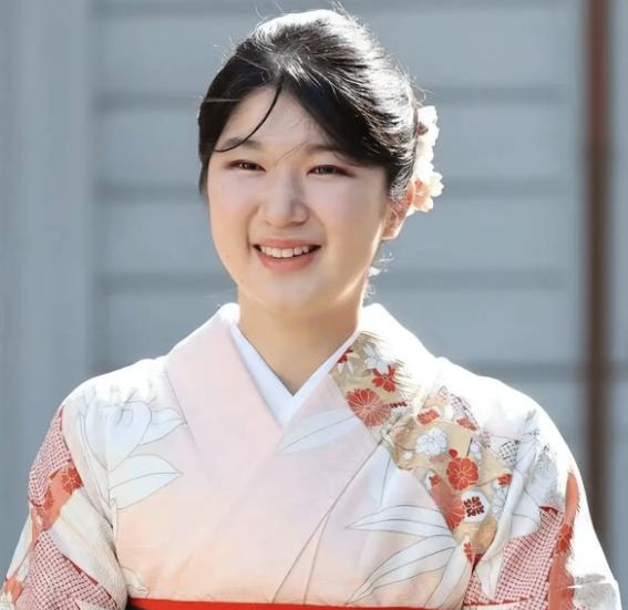 能力这么强，偏偏输在了性别上！看了日本爱子公主的处境，才发现现实里的重男轻女只是