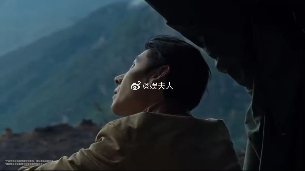 和蒋奇明一起出发去创作 蒋奇明一出现，画面就自动加载了电影感。不是演，是风穿过衣