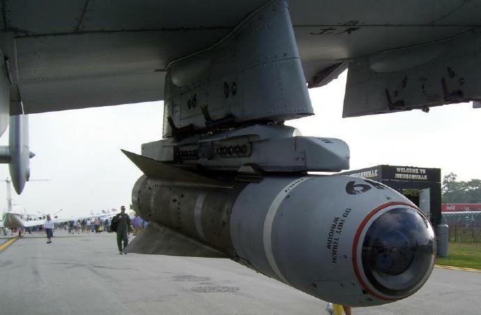 每天认识一件兵器 美国AGM-65“小牛”空对地导弹AGM-65“小牛”（Mav