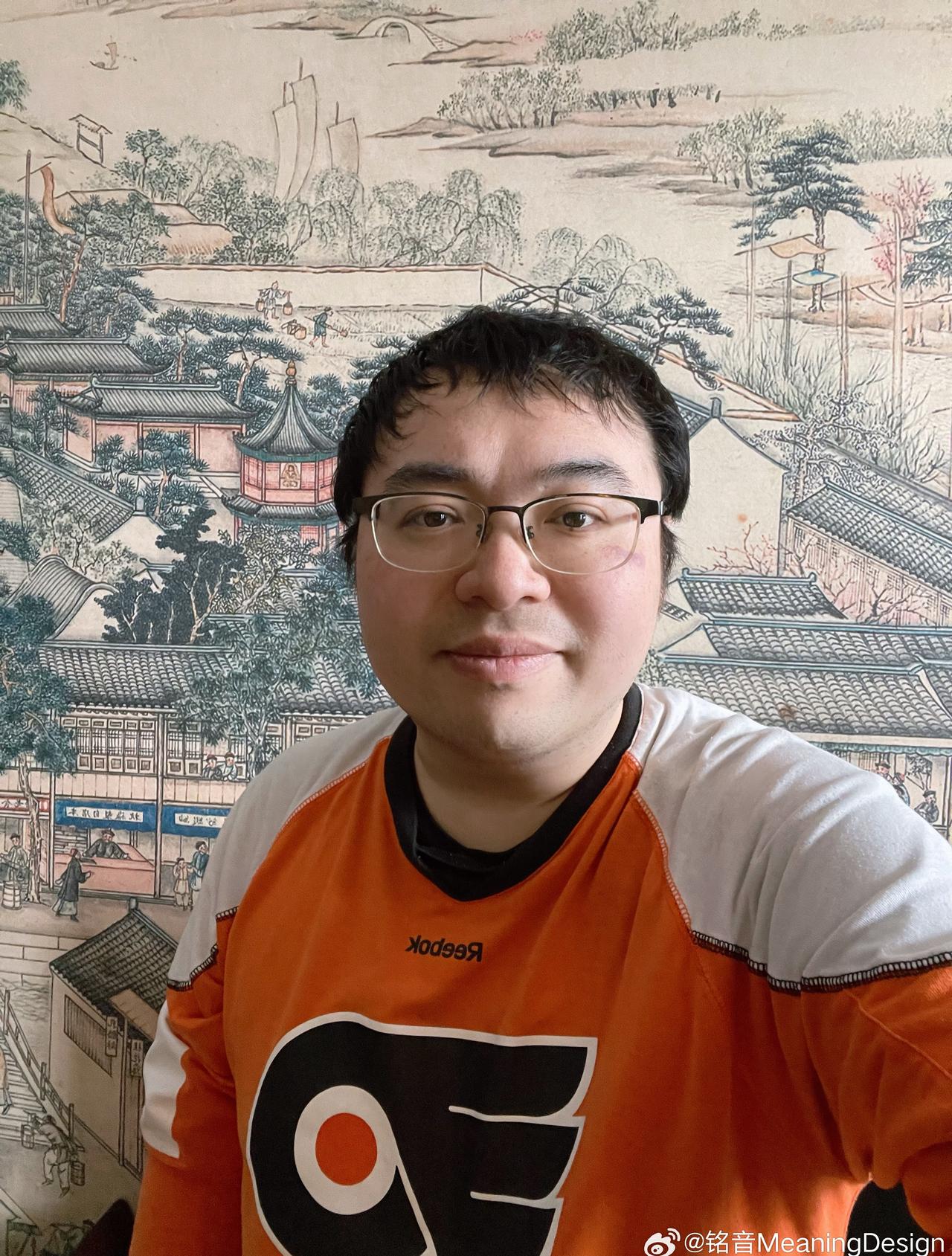 每次回老家都要借这个背景影返一张！ ​​​