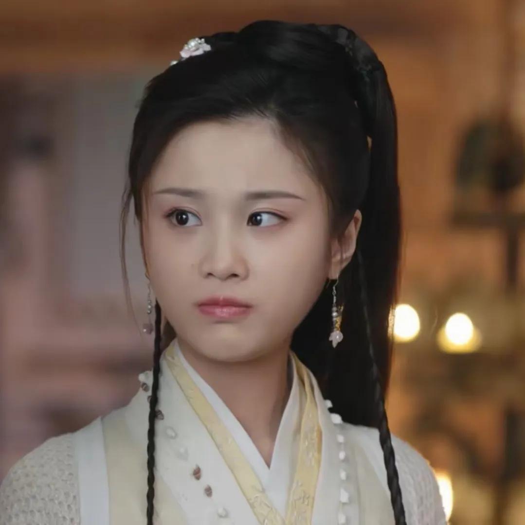 张慧雯在拍《暮白首》时更美！她在演《琅琊榜之风起长林》的林奚时婴儿肥还严重，现在