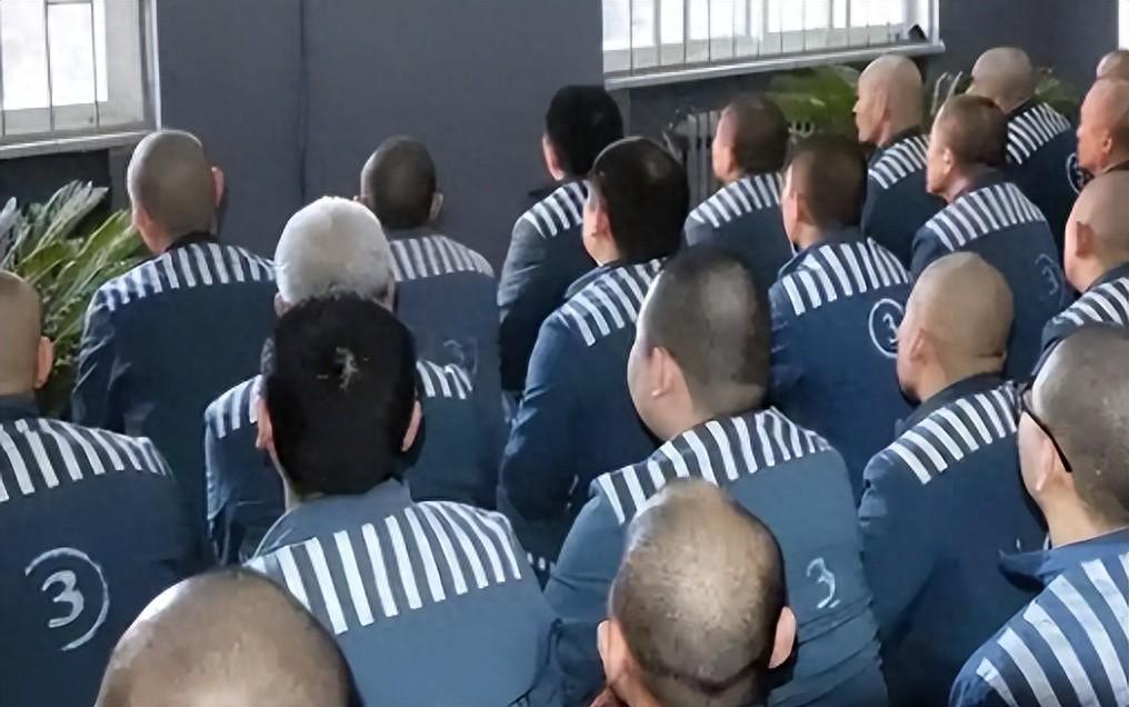 被判“无期”的人，每天在监狱里干些什么？说出来你或许不信

提到无期徒刑，很多人